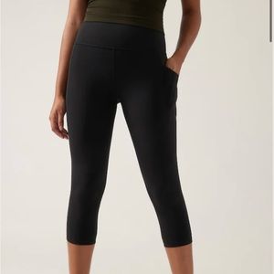 Athleta Salutation Stash Tight Crop Black XS